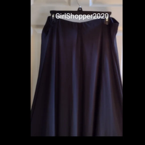 🐸Flowy Black Skirt - Picture 3 of 7